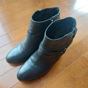 MARC FISHER Black Leather Ankle Booties. Women's Size 10. 🖤